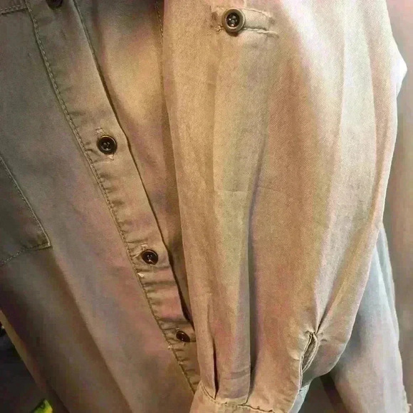 Jane + Delancy Light Gray Button up Collared Long Sleeve Top Size Medium NWT - Picture 7 of 11